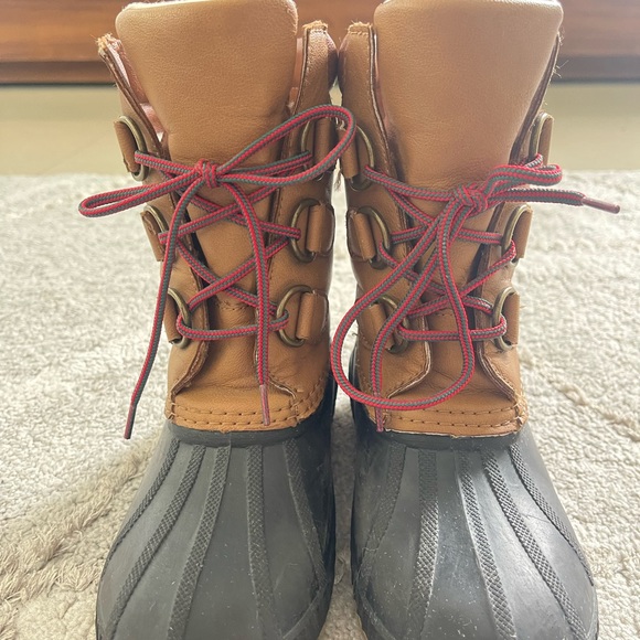 Little Kids boots size 12/13 - Picture 2 of 3